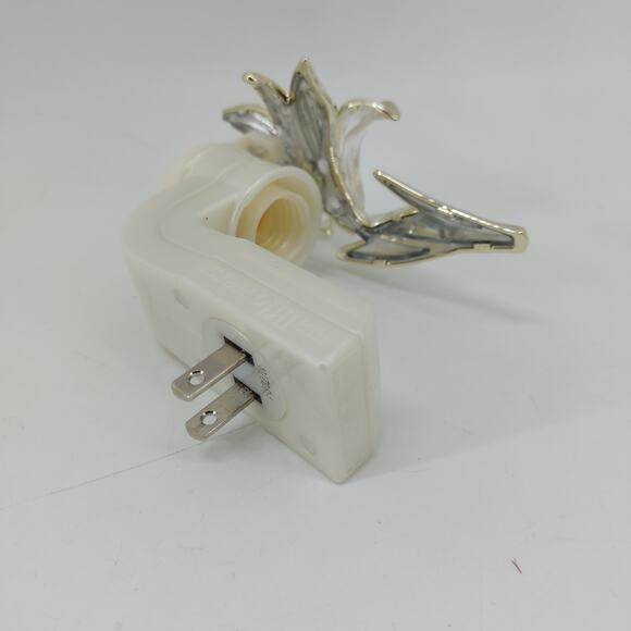 Bath & Body Works Lily Wallflower Fragrance Diffuser Plug - Picture 5 of 12